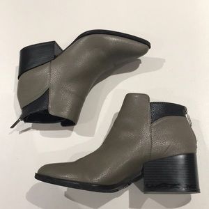 EUC Vera Wang Man Maid Booties Size 10